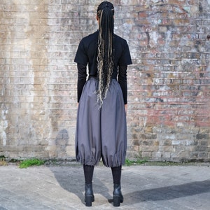 Back in stock Only 4 available Lantern trousers image 5