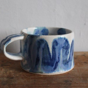 Squiggling Schlange blau Marmor Tasse Bild 3