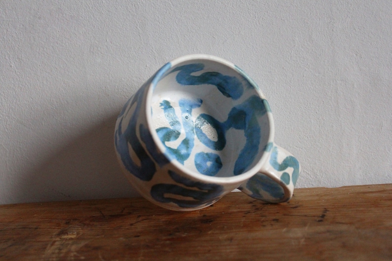 Squiggling Schlange blau Marmor Tasse Bild 4