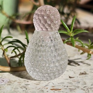 Vintage style natural Gemstone perfume bottle/Crystal Quartz essence oil bottle/handcarved bottle. Weight 81.05 cts. Size 37x23 mm approx