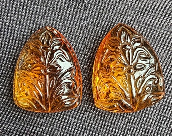Rzeźba z kwarcu cytrynowego: szlif inspirowany mogolską fantazją kwiatową (27,2 x 22 mm)