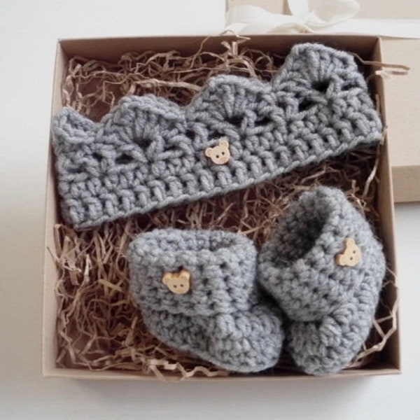 Easy baby set pattern Crochet PATTERN Newborn crown and booties set Photo Prop Set Instant Download PDF Photo Prop Pattern Size 0-3 months