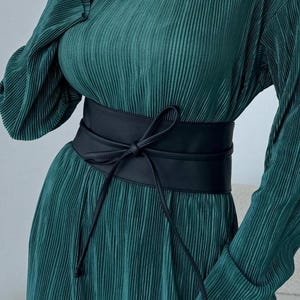Trendy Vegan Leather Corset Belt Skirt Under Bust Belt Gift for Plus Size Women Elegant Black Fashion Accessory for Dress Functional Gift