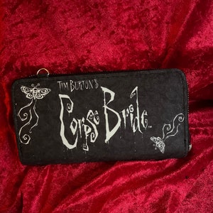 Cute, corpse bride purse with chain