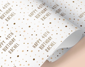 Può includere: Carta da regalo bianca con un motivo ripetitivo di punti marroni e beige e il testo "Happy 40th Birthday Rachel" in marrone.