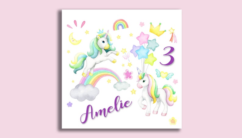 Op de afbeelding: Een aquarel-illustratie van twee eenhoorns met regenboogmanen en -staarten. Een eenhoorn springt over een regenboog, de andere houdt ballonnen vast. De illustratie bevat de naam "Amelie" en het getal "3".