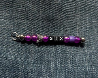 Llavero inspirado en Six the Musical - morado con corona