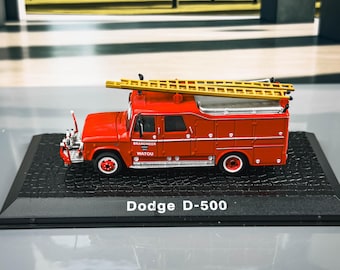 Dodge D500 / Camión de bomberos a escala 1:76 / Modelo original con licencia / Regalo