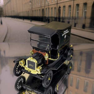 1913 Ford Model T Police Paddy Wagon | Die Cast Model Car | Scale 1:32 | Authentic Model Car  | Gift