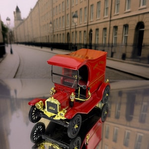 1913 Ford Model T Fire Chief Paddy Wagon | Diecast Model Car | Scale 1:32 | Authentic Model Car | Gift
