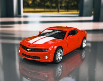 シボレー カマロ ダイキャストモデルカー | 1/36スケール、レッド