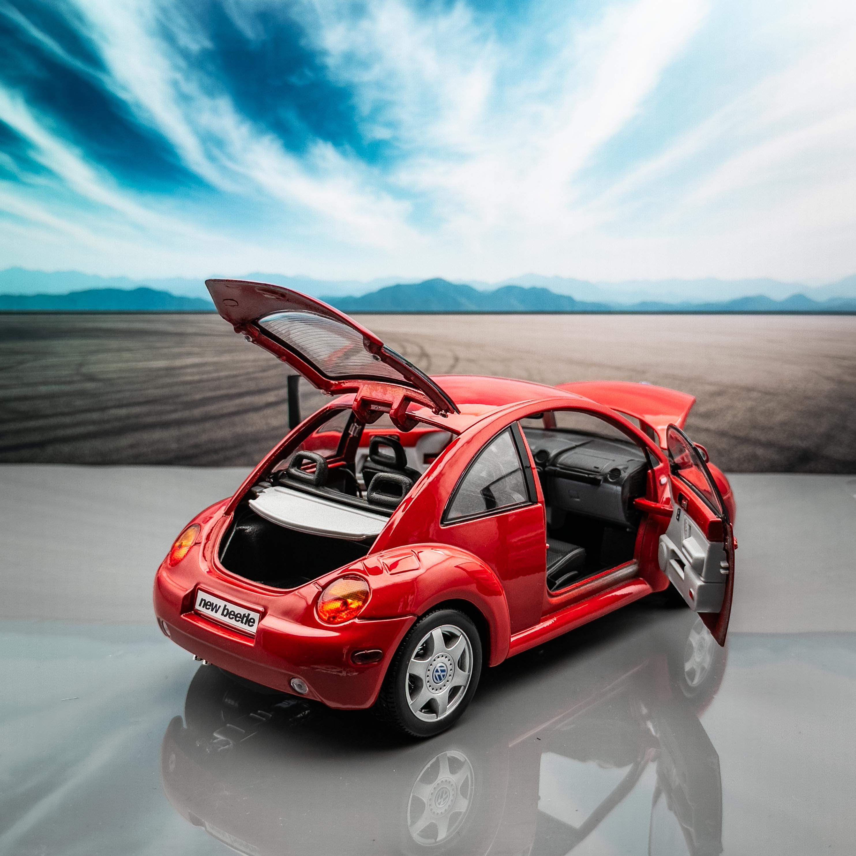 1998 Volkswagen New Beetle Vintage Diecast Model Car | 1:18 Scale