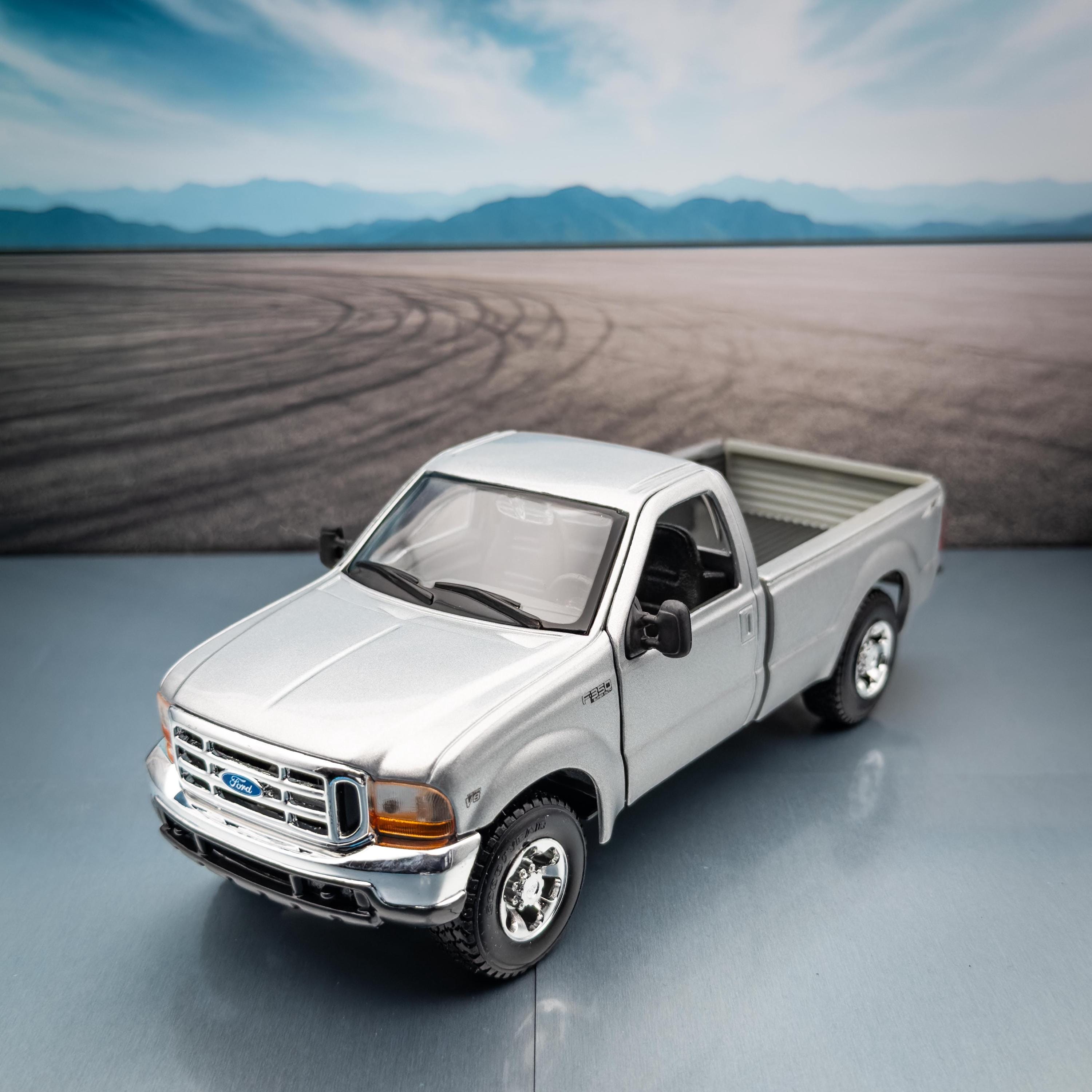 Ford F350 Super Duty V8 Diecast Model Car | 1:24 Scale, Vintage - Etsy