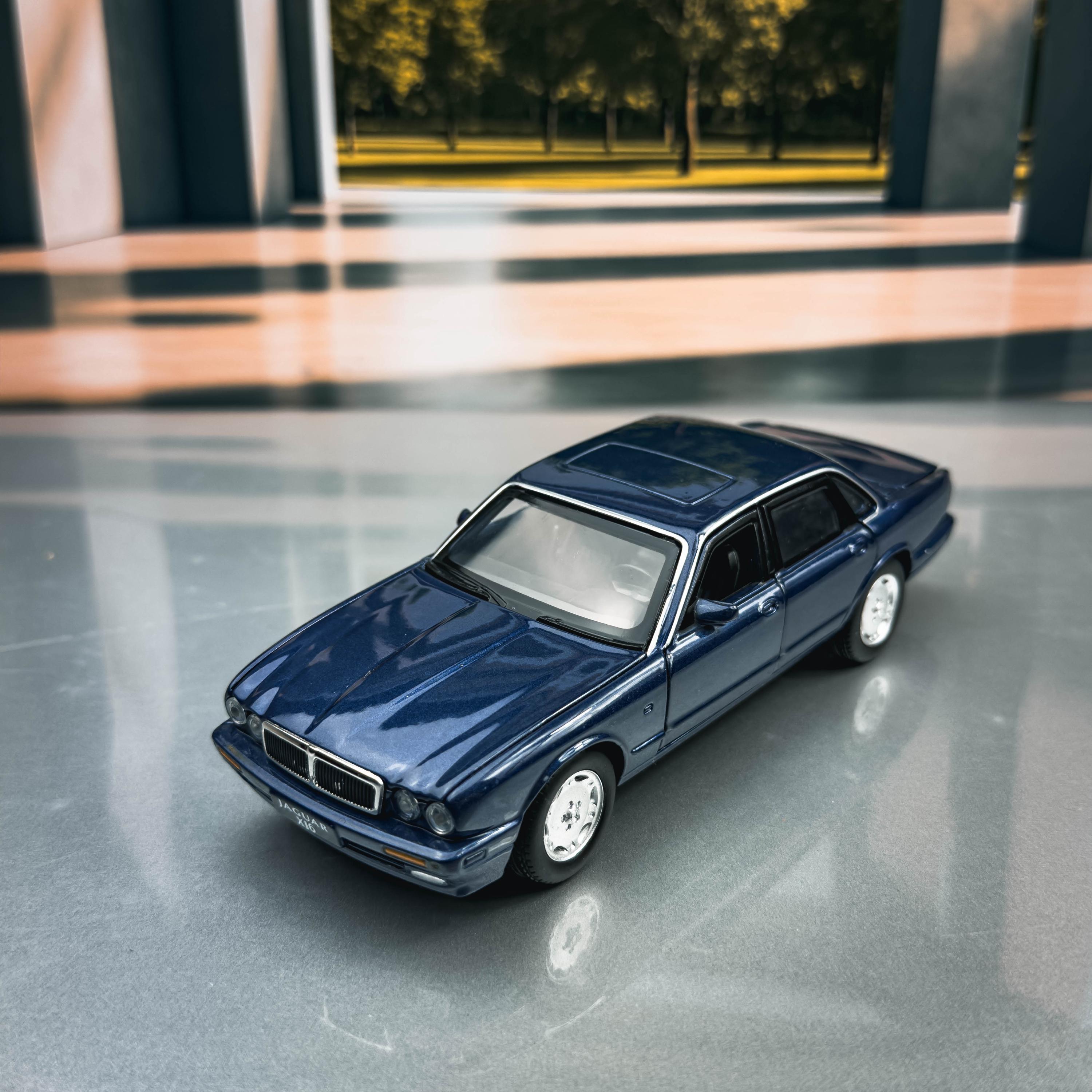 Jaguar XJ6 | Diecast Model Car | Scale 1:32 | Jaguar Die Cast Car