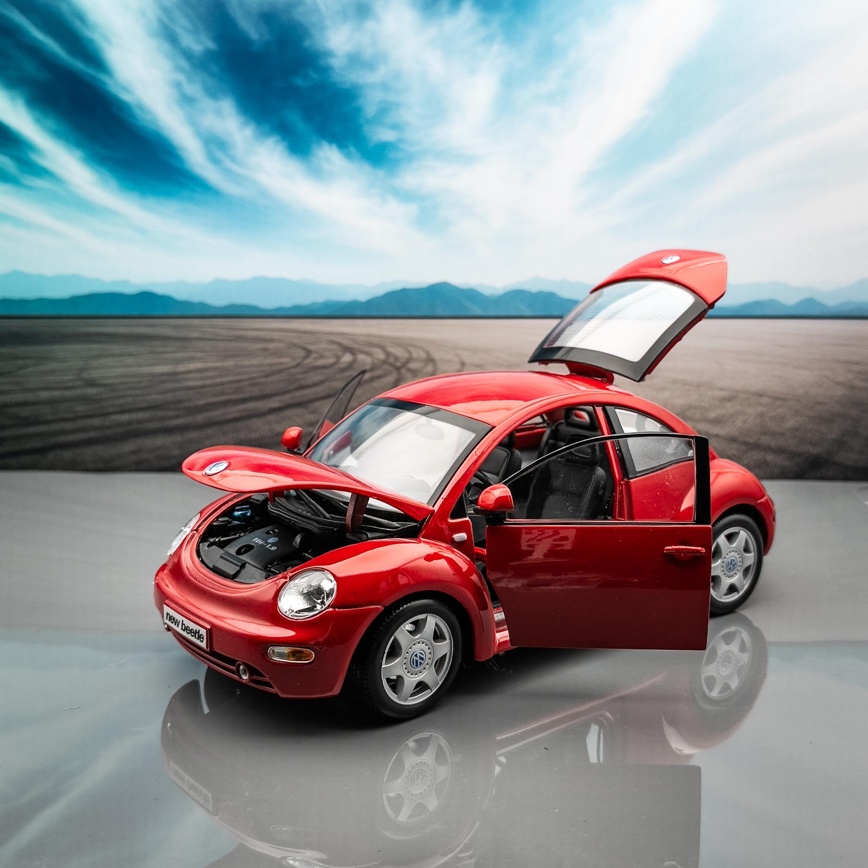1998 Volkswagen New Beetle Vintage Diecast Model Car | 1:18 Scale