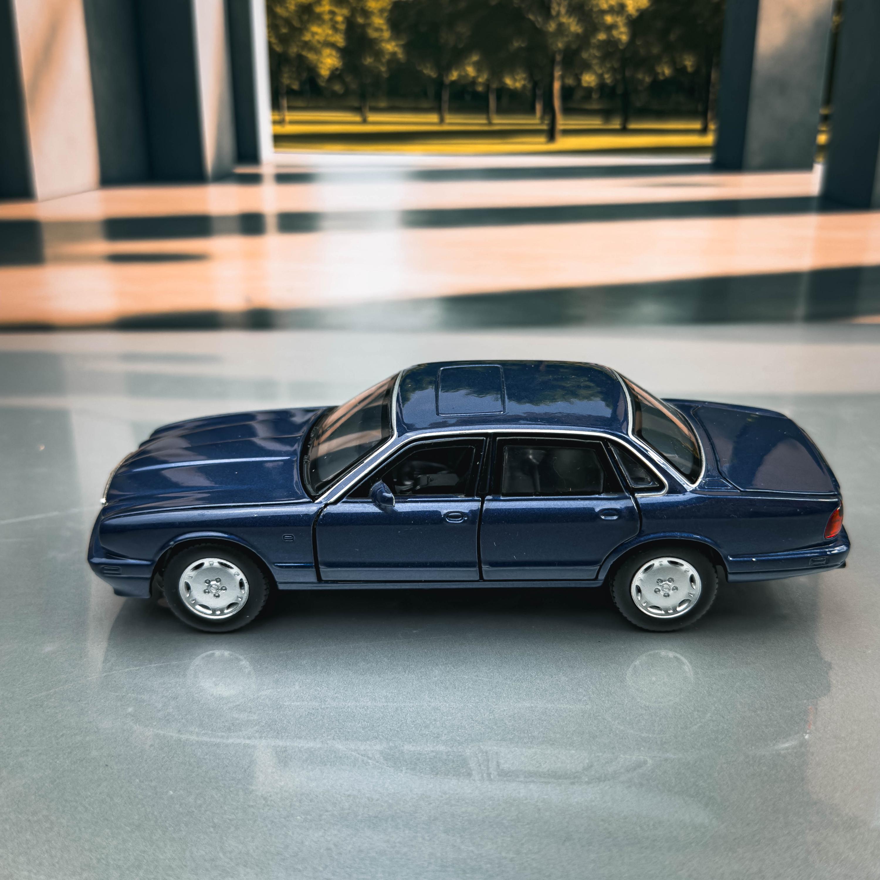 Jaguar XJ6 | Diecast Model Car | Scale 1:32 | Jaguar Die Cast Car