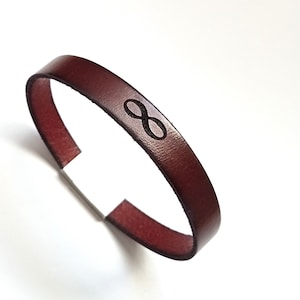 Gepersonaliseerde leren Infinity-armband Aangepaste gegraveerde armband Infinity Sign-armband Infinity-sieraden armband met verborgen geheime boodschap