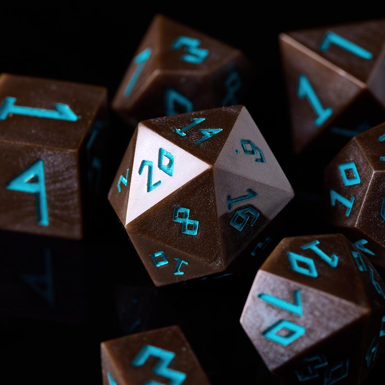 Set di dadi D&D in stile nordico, vassoio per dadi D&D in pelle, contenitore per dadi D&D, scatola per dadi immagine 1