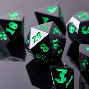 Pixel Schwarz Obsidian DND Würfel Set, Sharp Edge Polyedrischen RPG Würfel