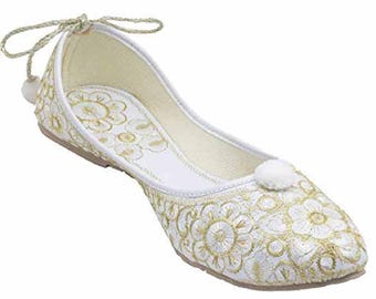 Jutti punjabi hecho a mano: zapatos khussa bordados