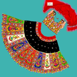 Navratri Lehenga Choli meisjes: geborduurd Indiase danskostuum