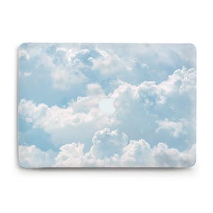 May include: A laptop cover with a sky-blue backdrop and white, fluffy clouds. The Apple logo is in the centre. The design evokes a bright, sunny day.