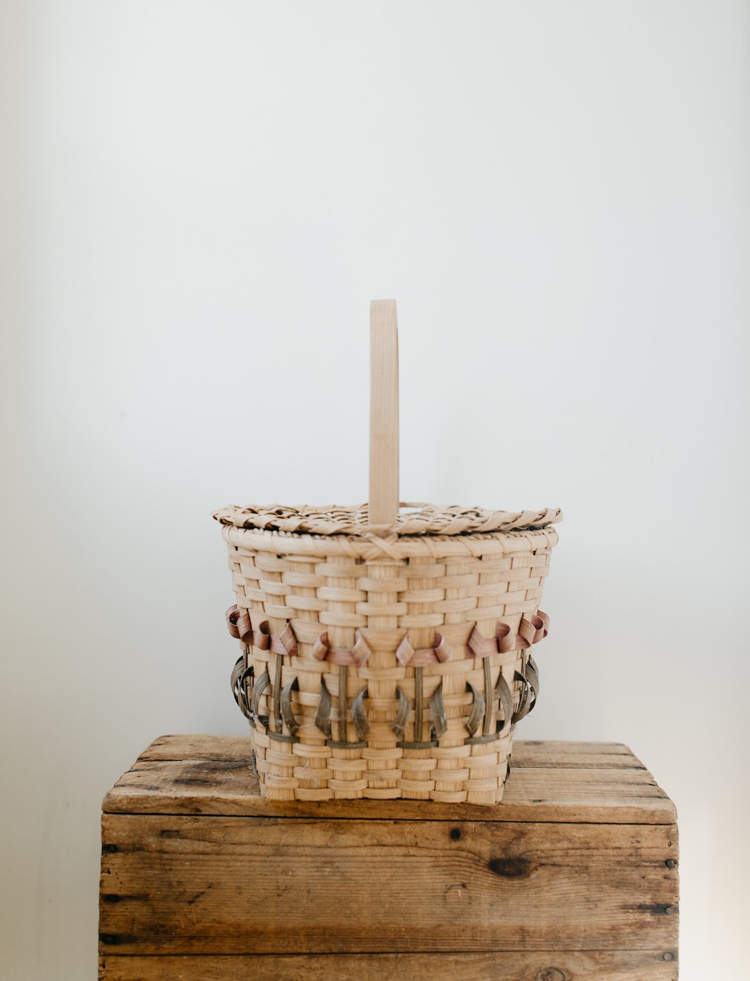 Round Basket With Lid, Handle Summer Picnic Basket Flower Picking