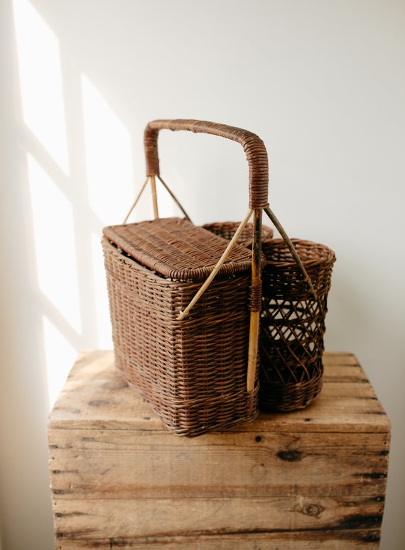 Vintage Two Wine Bottle Picnic Basket in Dark Wick