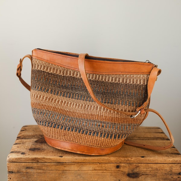 Vintage Sisal Market Tote with Leather Strap & Zipper Top