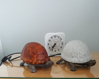 Vintage table lamp/old light/tortoise/ducks amber color metal base