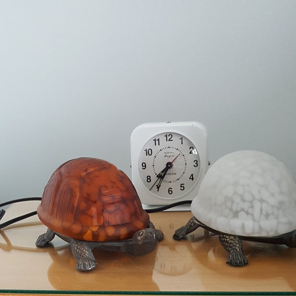 Vintage table lamp/old light/tortoise/ducks amber color metal base