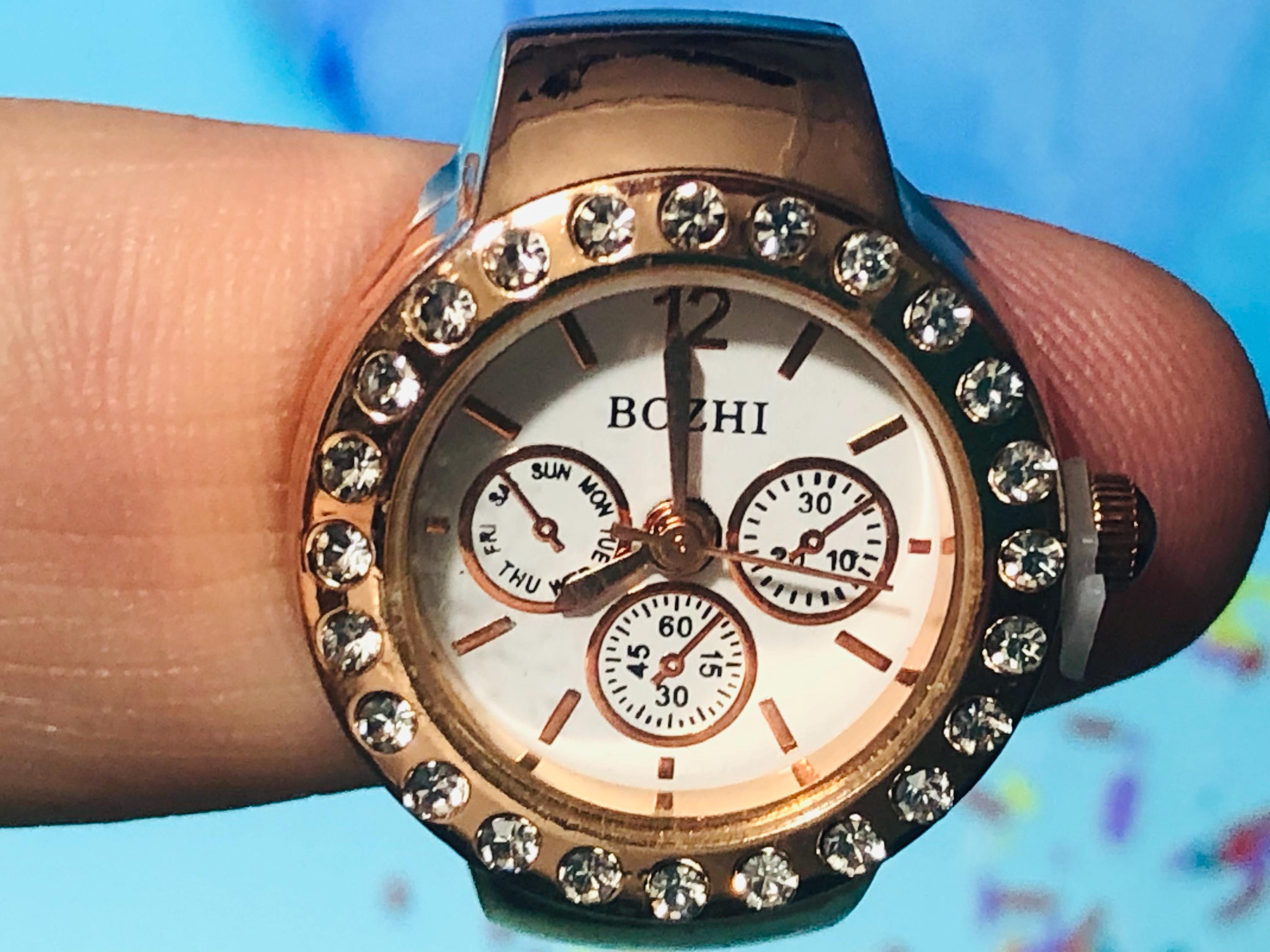 Round With Rhinestone Accents - Bozhi Quartz Analog Watch Ring 