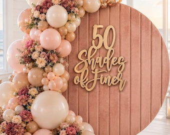 Placa "50 Tons de Mais Fino": Decoração para Festa de 50 Anos | Cenário Divertido para Festa de Aniversário