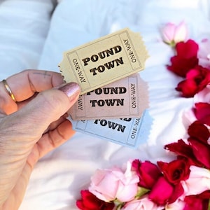 Presente engraçado de dia dos namorados para ele Passagem só de ida para Pound Town - Presente para marido ou esposa, presente para namorado ou namorada - Presente romântico