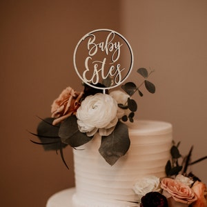 Adorno para tarta con nombre de bebé personalizado - Decoración personalizada para baby shower - Decoración única para fiesta de anuncio de embarazo - Celebre nuevos comienzos
