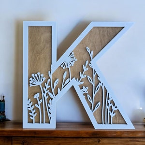 Letras florales apiladas para pared, letras de flores silvestres para baby shower, decoraciones para baby shower, letra con el apellido para la habitación familiar, bloque de decoración con temática boho