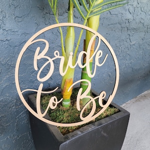 Round Bride to Be Bridal Shower Sign Wooden Backdrop Decoration Wood sign for Wedding Bride to Be Chair Sign