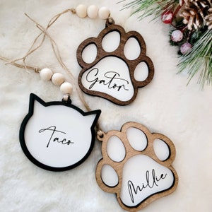 Gepersonaliseerde huisdier kerstkaartje ornament hond en kat kerstsok naamplaatje lasergesneden houten cadeaukaartjes dier aanwezig