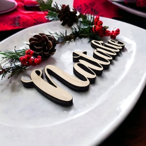 Christmas Plate Names Personalized Wooden Names for Holiday Decor Christmas Dinner Name Signs Seating arrangement names