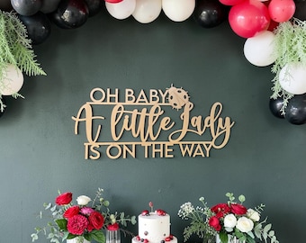 Placa "Oh Baby, uma menininha está a caminho": Decoração para chá de bebê com tema de joaninha
