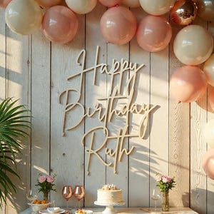 Può includere: Un cartello in legno rustico con la scritta "Welcome to our home" in lettere bianche. Il cartello presenta una finitura invecchiata e un design semplice e accogliente, ideale per un ingresso.