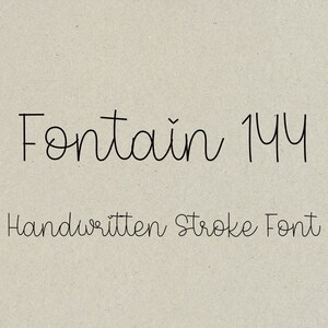 Op de afbeelding: Handgeschreven lettertype genaamd "Fontain 144" in zwart op een beige achtergrond. De tekst "Handwritten Stroke Font" is ook in zwart opgenomen.