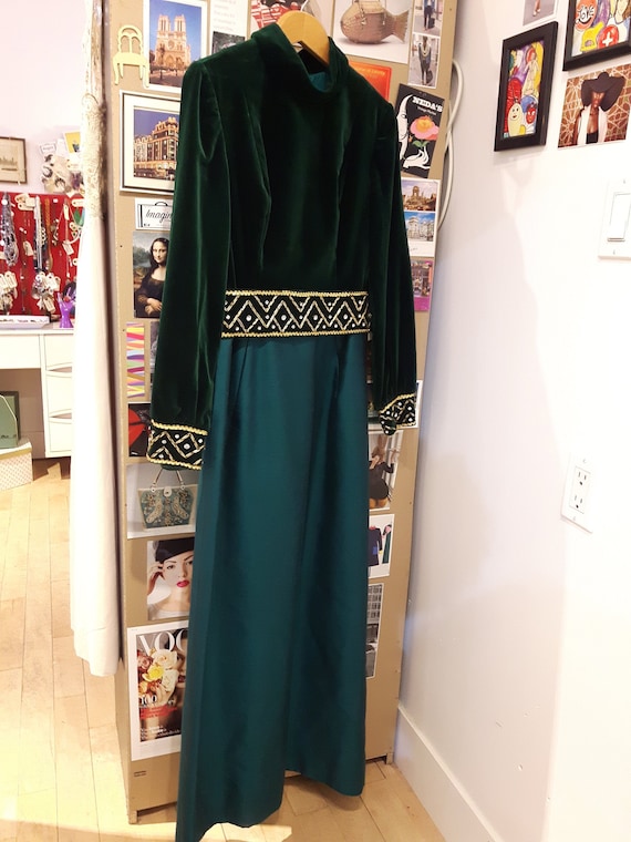 Truly Social/Dynasty vintage velvet dress