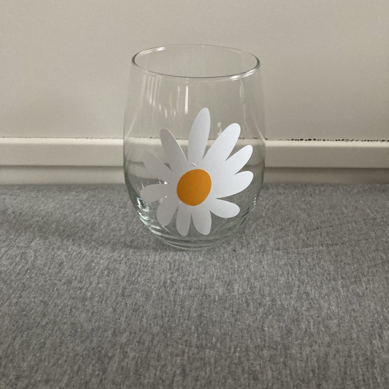 Daisy Flower Large Stemless Wine Glass Flower Lover Gift Colorful Spring Drinkware Wine Hostess Gift Floral Mother/'s Day Gift