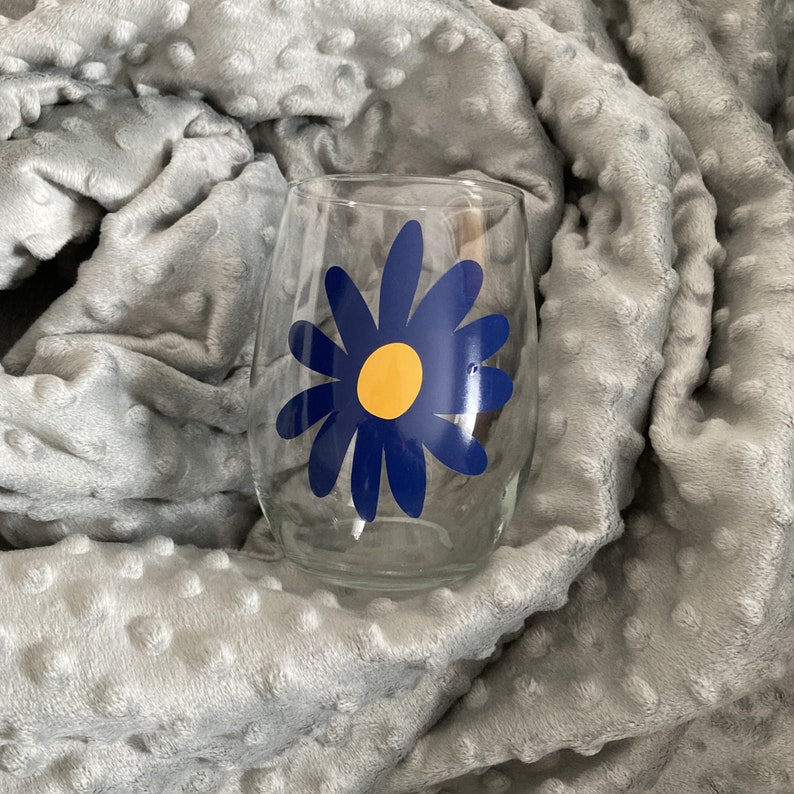 Daisy Flower Large Stemless Wine Glass Flower Lover Gift Colorful Spring Drinkware Wine Hostess Gift Floral Mother/'s Day Gift