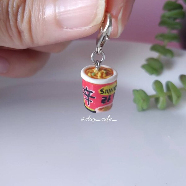 Fascino Shin Cup Ramen, charm in miniatura, charm ramen, ramen in miniatura, stitchmarkers, charms clay, charms phone, regali divertenti, ciotoli carini