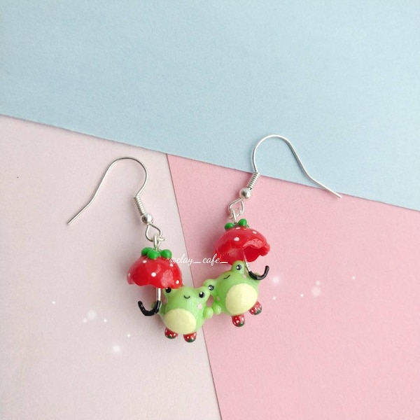 FABRIQUÉ SUR COMMANDE Boucles d'oreilles originales en forme de grenouille fraise, collier, boucles d'oreilles en pâte polymère faites main