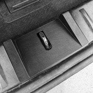 BMW 3 Series (E91 Touring) Trunk Latch Cover Lock Panel Cap Trim 51479142417 Mods Accessories Tuning