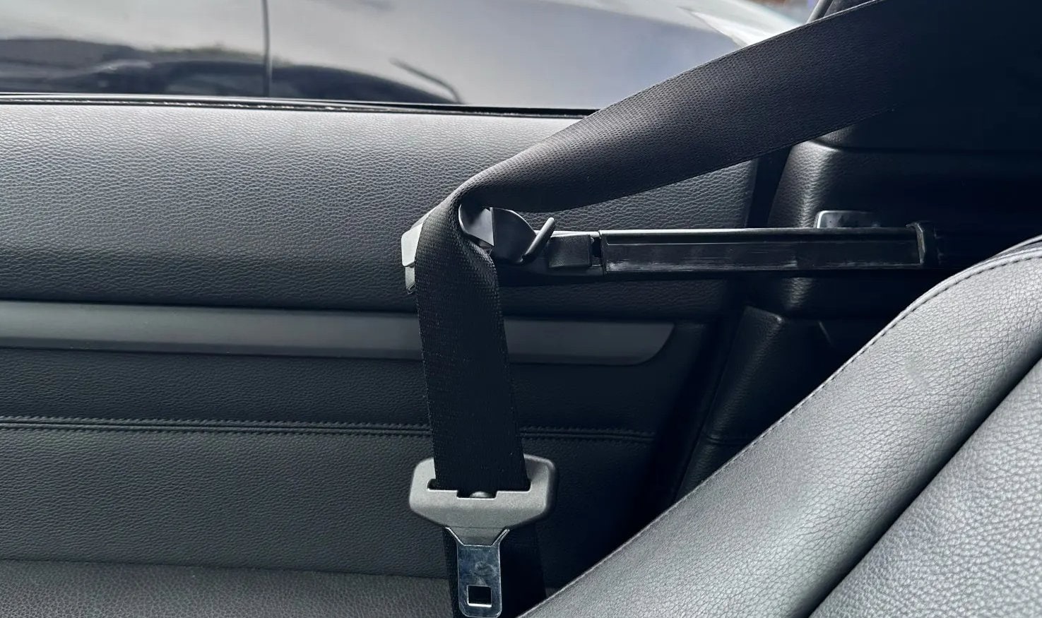 Bmw e92 seat belt extender not catching hot sale