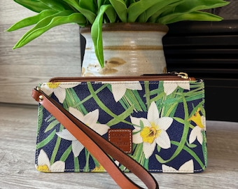 Adorable daffodil Dooney and Bourke 8x4.5 inch wristlet wallet purse Free Ship